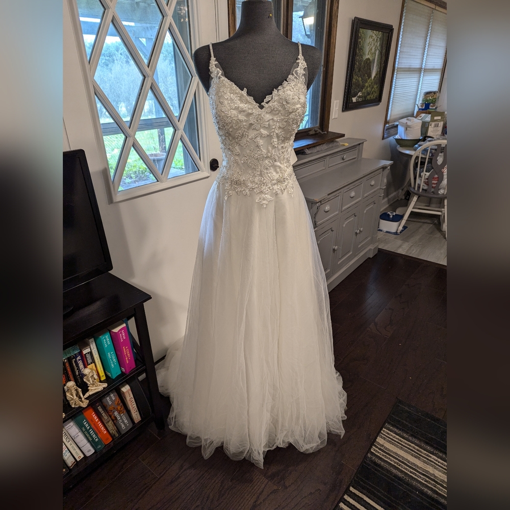 Ella Rosa BE449 Ivory Size 18 Beaded Lace A-Line Wedding Dress